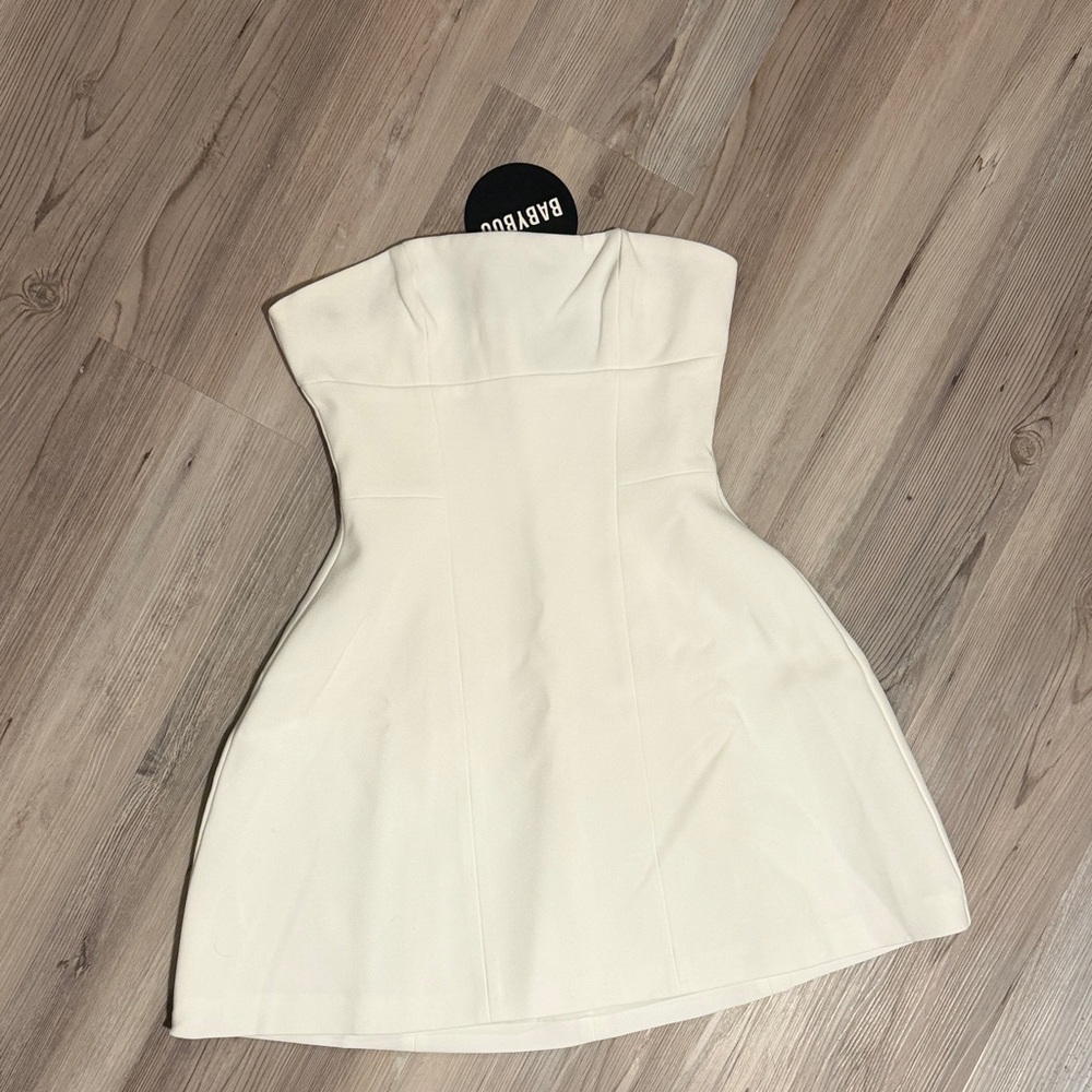 Chic Strapless Ivory Dress